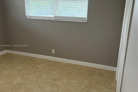 Condo in Pompano Beach, Florida, 2 bedrooms  № 2002825 - photo 13