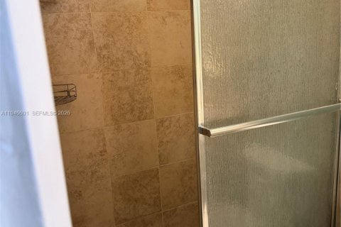 Condo in Pompano Beach, Florida, 2 bedrooms  № 2002825 - photo 27