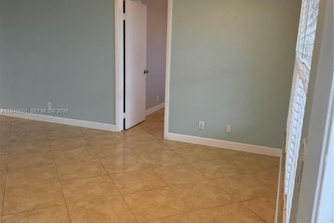 Condo in Pompano Beach, Florida, 2 bedrooms  № 2002825 - photo 20