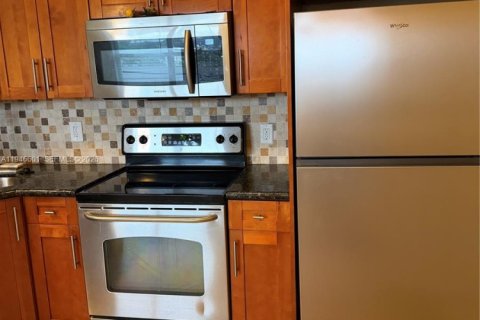 Condo in Pompano Beach, Florida, 2 bedrooms  № 2002825 - photo 6