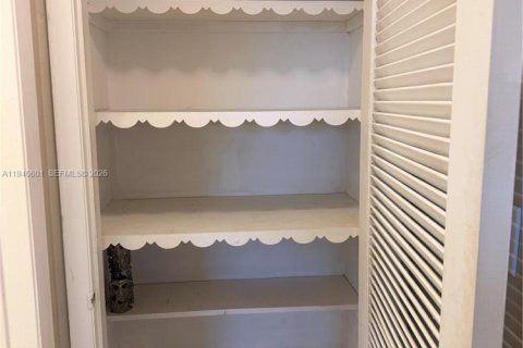 Condo in Pompano Beach, Florida, 2 bedrooms  № 2002825 - photo 18