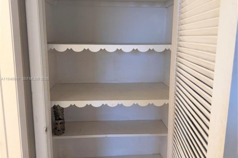 Condo in Pompano Beach, Florida, 2 bedrooms  № 2002825 - photo 19