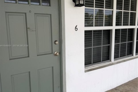 Condo in Pompano Beach, Florida, 2 bedrooms  № 2002825 - photo 30