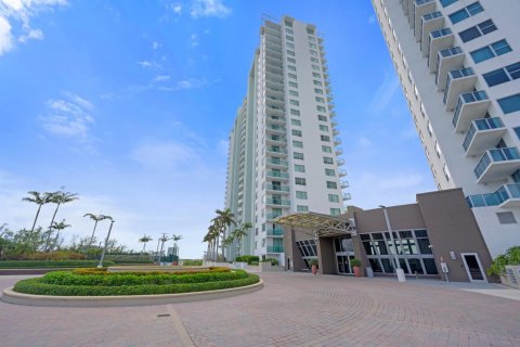 Condo in Plantation, Florida, 3 bedrooms № 2146816 - photo 6