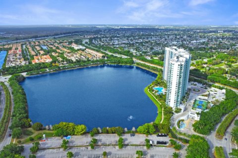 Condo in Plantation, Florida, 3 bedrooms № 2146816 - photo 2