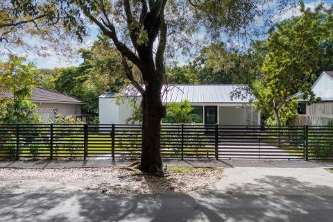 Villa ou maison à vendre à Miami, Floride: 3 chambres, 77.2 m2 № 2082463 - photo 3