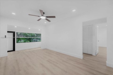 Villa ou maison à vendre à Miami, Floride: 3 chambres, 77.2 m2 № 2082463 - photo 28