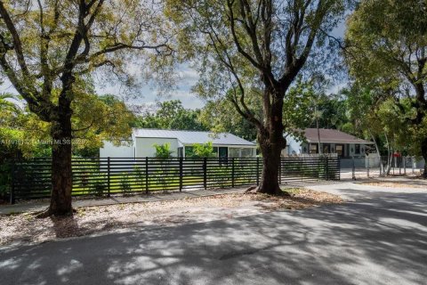 Villa ou maison à vendre à Miami, Floride: 3 chambres, 77.2 m2 № 2082463 - photo 6