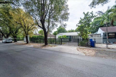 Villa ou maison à vendre à Miami, Floride: 3 chambres, 77.2 m2 № 2082463 - photo 7