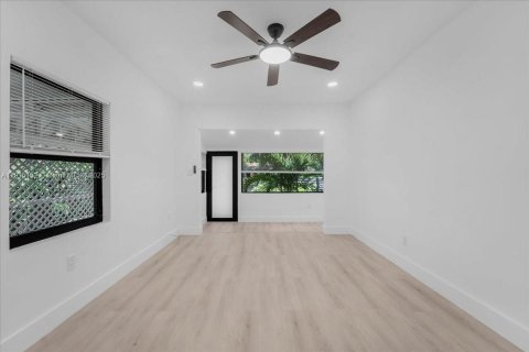 Villa ou maison à vendre à Miami, Floride: 3 chambres, 77.2 m2 № 2082463 - photo 21
