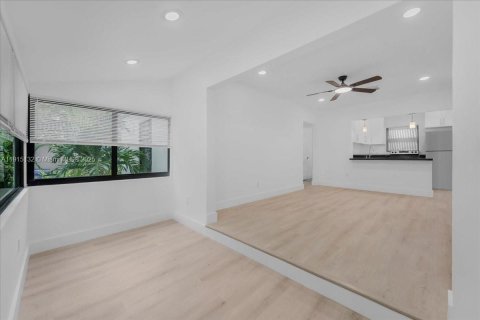 Villa ou maison à vendre à Miami, Floride: 3 chambres, 77.2 m2 № 2082463 - photo 19
