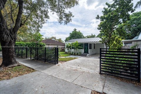 Villa ou maison à vendre à Miami, Floride: 3 chambres, 77.2 m2 № 2082463 - photo 10