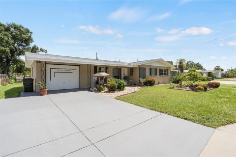 House in Sarasota, Florida 2 bedrooms, 119.75 sq.m. № 1845040 - photo 2