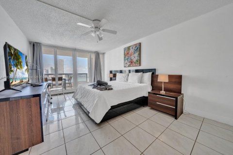 Condominio en venta en Miami, Florida, 1 dormitorio, 97.36 m2 № 1822071 - foto 4