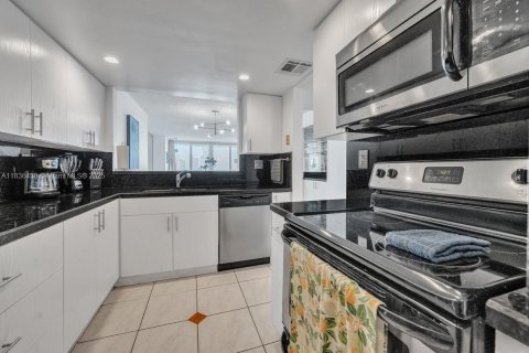 Condominio en venta en Miami, Florida, 1 dormitorio, 97.36 m2 № 1822071 - foto 20