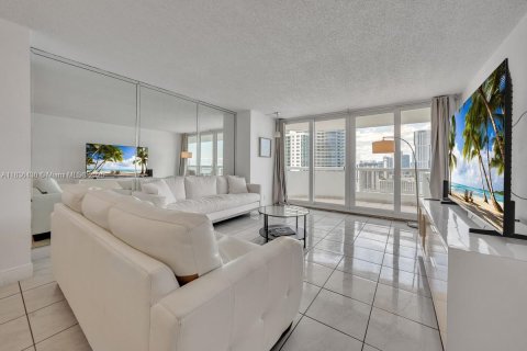 Condominio en venta en Miami, Florida, 1 dormitorio, 97.36 m2 № 1822071 - foto 12