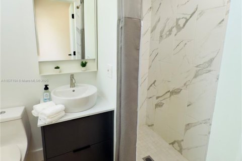 House in North Miami, Florida 1 bedroom, 188.78 sq.m. № 1822100 - photo 13
