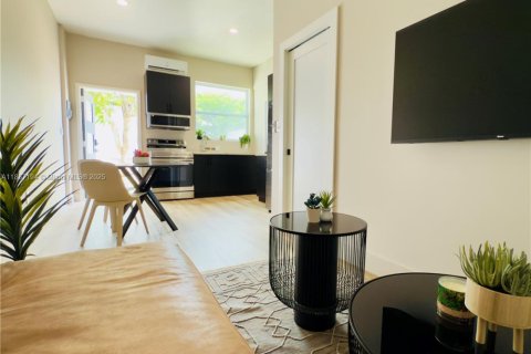 House in North Miami, Florida 1 bedroom, 188.78 sq.m. № 1822100 - photo 8