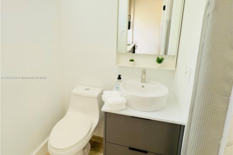 House in North Miami, Florida 1 bedroom, 188.78 sq.m. № 1822100 - photo 14