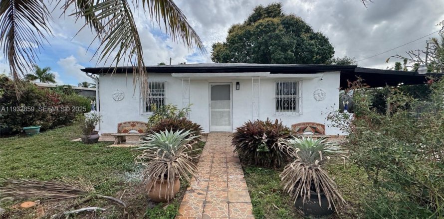 Дом в Опа-Локка, Флорида 5 спален, 146.32м2 № 1991895