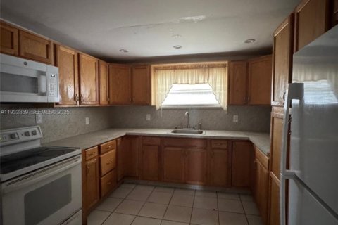 Купить виллу или дом в Опа-Локка, Флорида 5 спален, 146.32м2, № 1991895 - фото 9