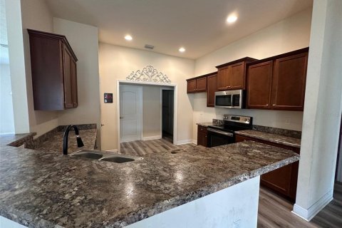 House in Palm Bay, Florida 4 bedrooms, 213.77 sq.m. № 2394367 - photo 8