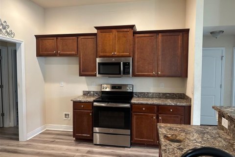 House in Palm Bay, Florida 4 bedrooms, 213.77 sq.m. № 2394367 - photo 9