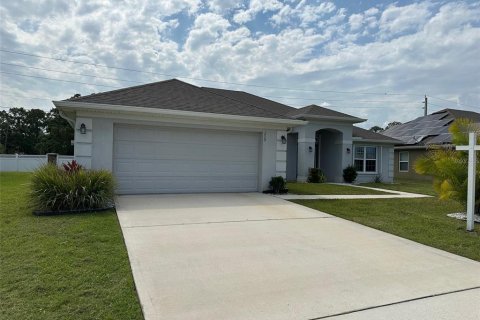 House in Palm Bay, Florida 4 bedrooms, 213.77 sq.m. № 2394367 - photo 2