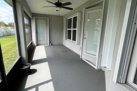 House in Palm Bay, Florida 4 bedrooms, 213.77 sq.m. № 2394367 - photo 17