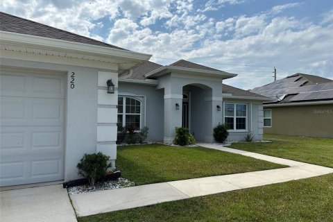 House in Palm Bay, Florida 4 bedrooms, 213.77 sq.m. № 2394367 - photo 3