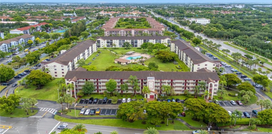 Condominio en Pembroke Pines, Florida, 2 dormitorios  № 1952601