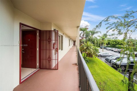 Condominio en venta en Pembroke Pines, Florida, 2 dormitorios, 85.47 m2 № 1952601 - foto 24