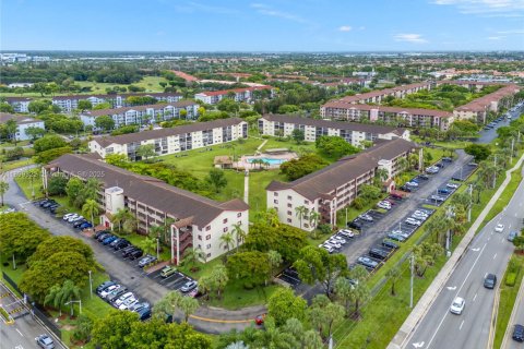 Condominio en venta en Pembroke Pines, Florida, 2 dormitorios, 85.47 m2 № 1952601 - foto 25
