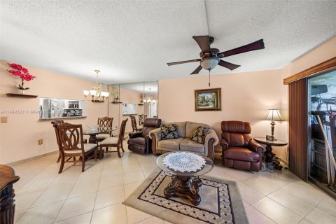 Condominio en venta en Pembroke Pines, Florida, 2 dormitorios, 85.47 m2 № 1952601 - foto 7