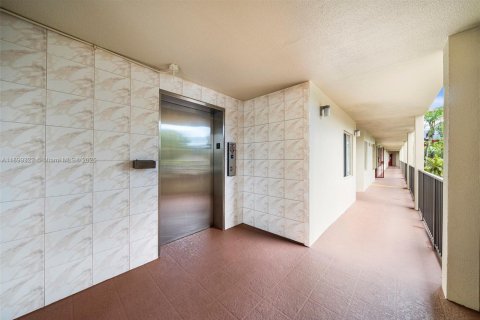 Condominio en venta en Pembroke Pines, Florida, 2 dormitorios, 85.47 m2 № 1952601 - foto 22