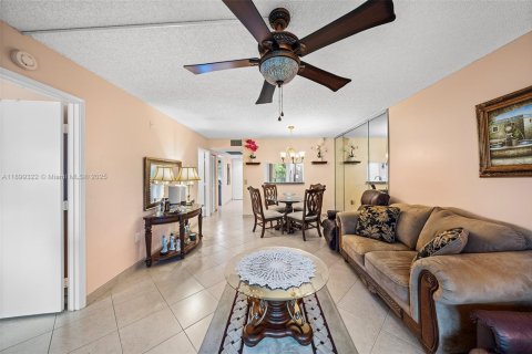 Condominio en venta en Pembroke Pines, Florida, 2 dormitorios, 85.47 m2 № 1952601 - foto 4