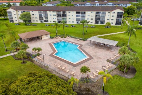 Condominio en venta en Pembroke Pines, Florida, 2 dormitorios, 85.47 m2 № 1952601 - foto 30