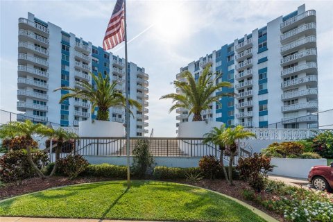 Condominio en venta en Daytona Beach, Florida, 3 dormitorios, 223.71 m2 № 1608116 - foto 1