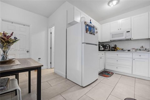 Casa en venta en Hialeah, Florida, 4 dormitorios, 122.54 m2 № 2010125 - foto 26