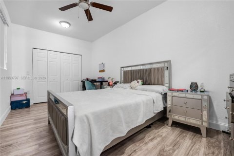 Casa en venta en Hialeah, Florida, 4 dormitorios, 122.54 m2 № 2010125 - foto 30