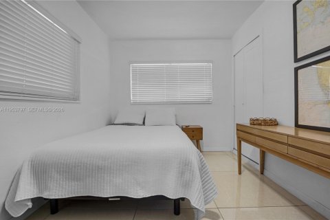 Casa en venta en Hialeah, Florida, 4 dormitorios, 122.54 m2 № 2010125 - foto 21