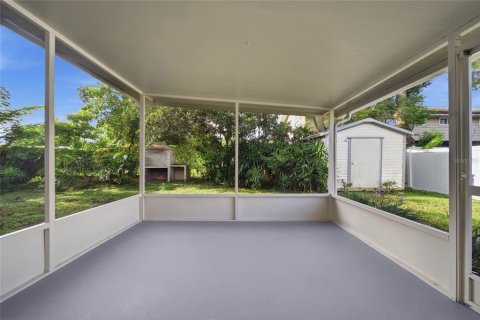 House in Temple Terrace, Florida 3 bedrooms, 136.57 sq.m. № 2359388 - photo 28