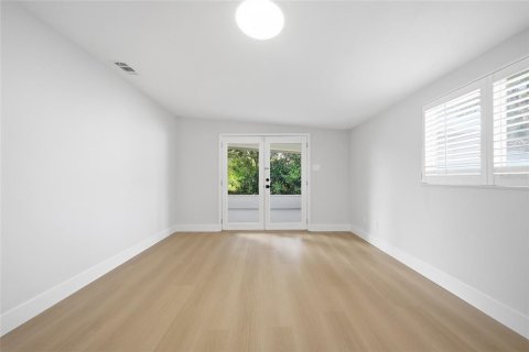 House in Temple Terrace, Florida 3 bedrooms, 136.57 sq.m. № 2359388 - photo 8