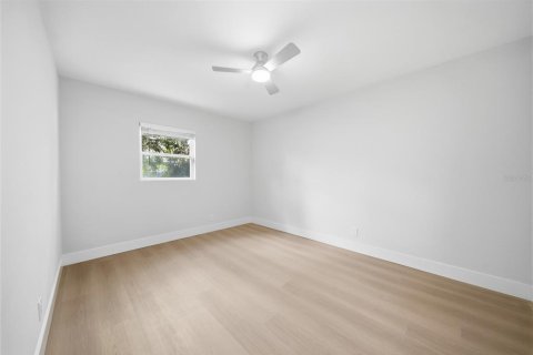 House in Temple Terrace, Florida 3 bedrooms, 136.57 sq.m. № 2359388 - photo 21