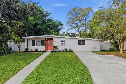 House in Temple Terrace, Florida 3 bedrooms, 136.57 sq.m. № 2359388