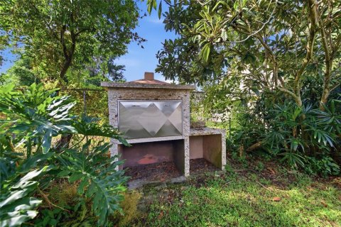 House in Temple Terrace, Florida 3 bedrooms, 136.57 sq.m. № 2359388 - photo 30