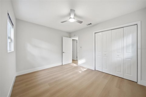 House in Temple Terrace, Florida 3 bedrooms, 136.57 sq.m. № 2359388 - photo 26