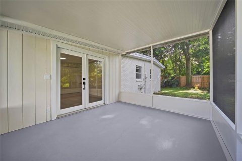 House in Temple Terrace, Florida 3 bedrooms, 136.57 sq.m. № 2359388 - photo 27