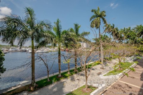 Condo in Miami, Florida, 2 bedrooms  № 1953762 - photo 19