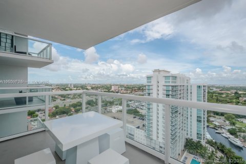 Condo in Miami, Florida, 2 bedrooms  № 1953762 - photo 14
